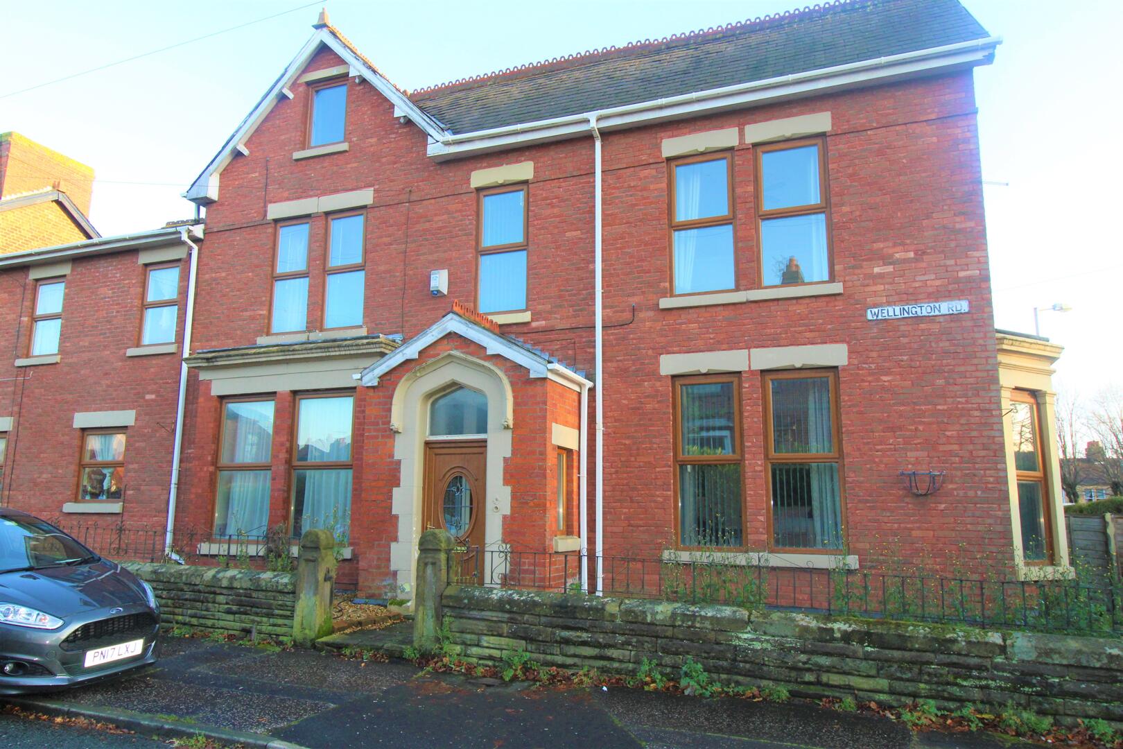 Room Wellington Road in Preston