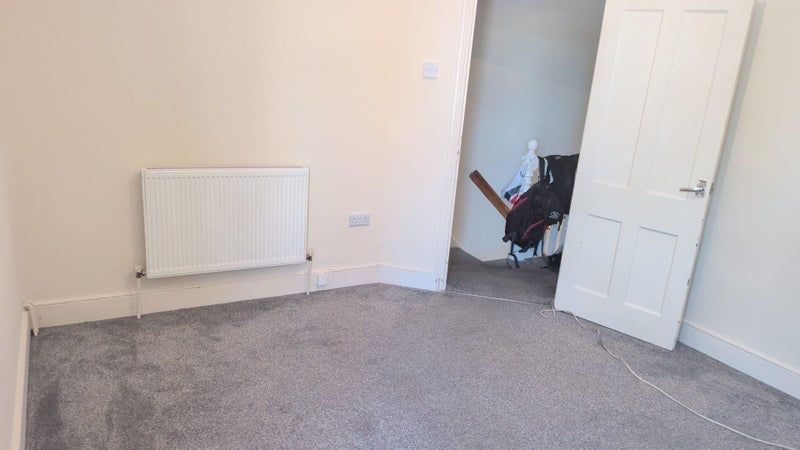 Room Grange Avenue in Greater London