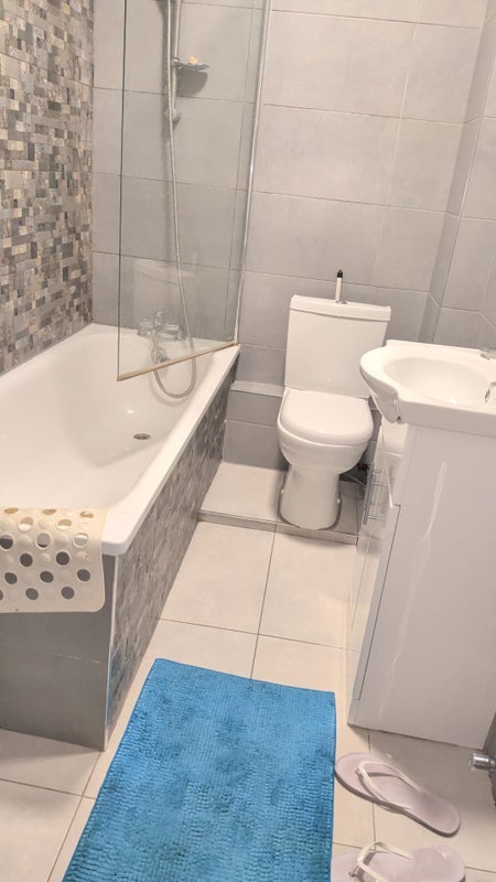 Room Grange Avenue in Greater London