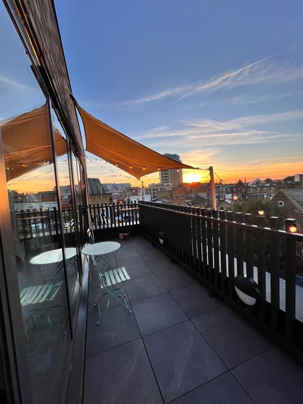 Room Colvestone Crescent in Greater London