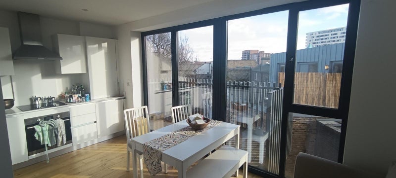 Room Colvestone Crescent in Greater London