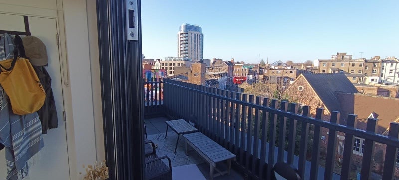 Room Colvestone Crescent in Greater London