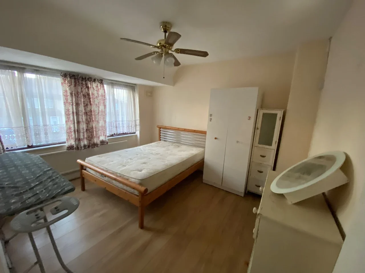 Room Hollywood Gardens in Greater London