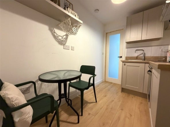 Flat Prospect Place in Swindon