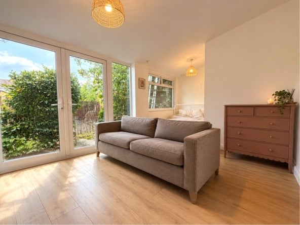 Flat Prospect Place in Swindon