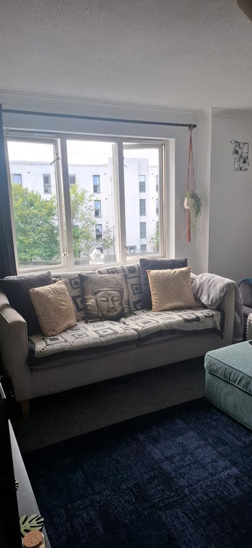 Room Regents. Court in City of Edinburgh