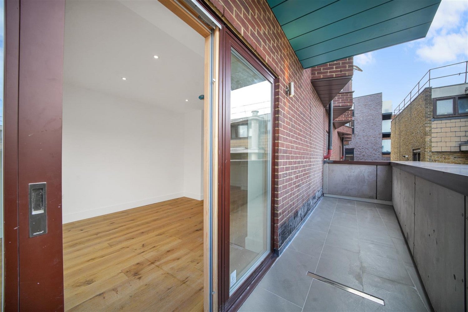 Flat Hare Walk in Greater London
