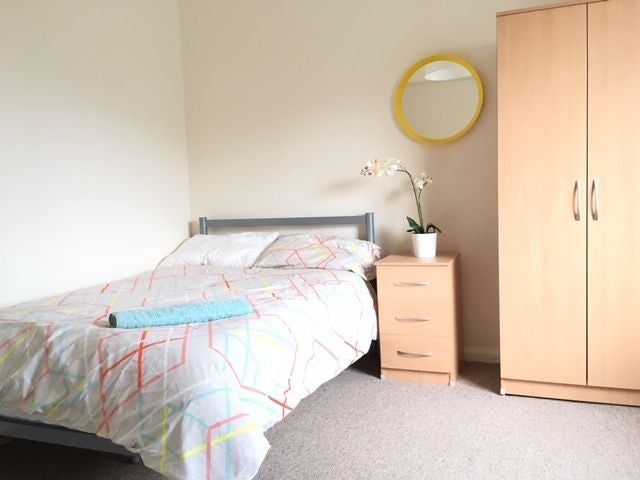 Room Farley Road in Greater London