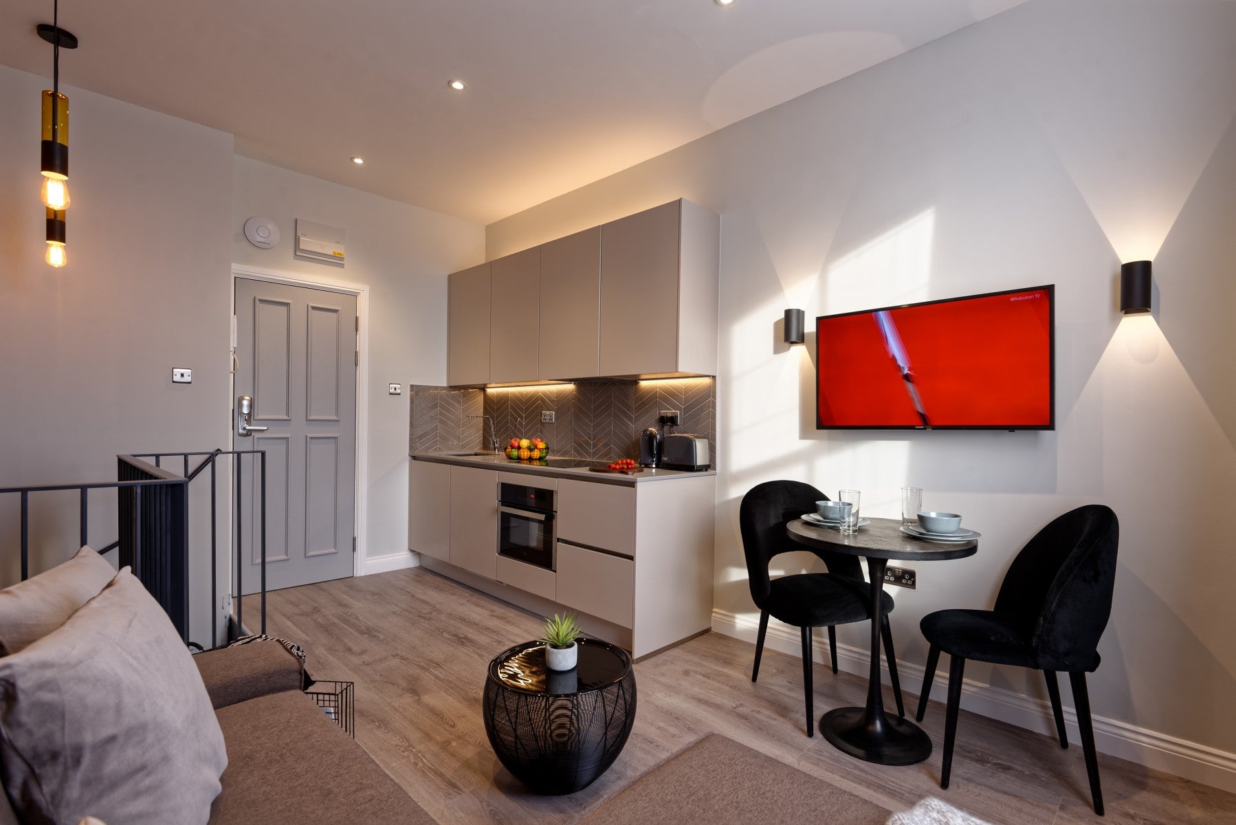 Flat Linden Gardens in Greater London