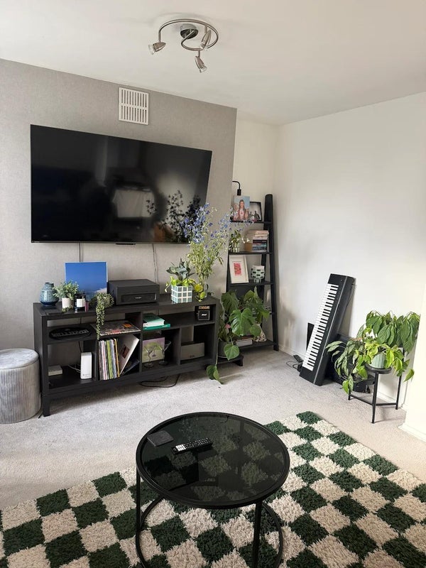 Room Haggerston Road in Greater London