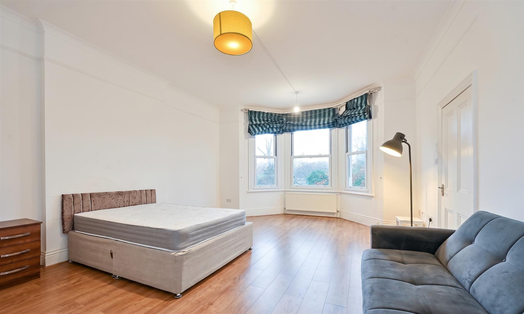 House Leopold Road in Greater London