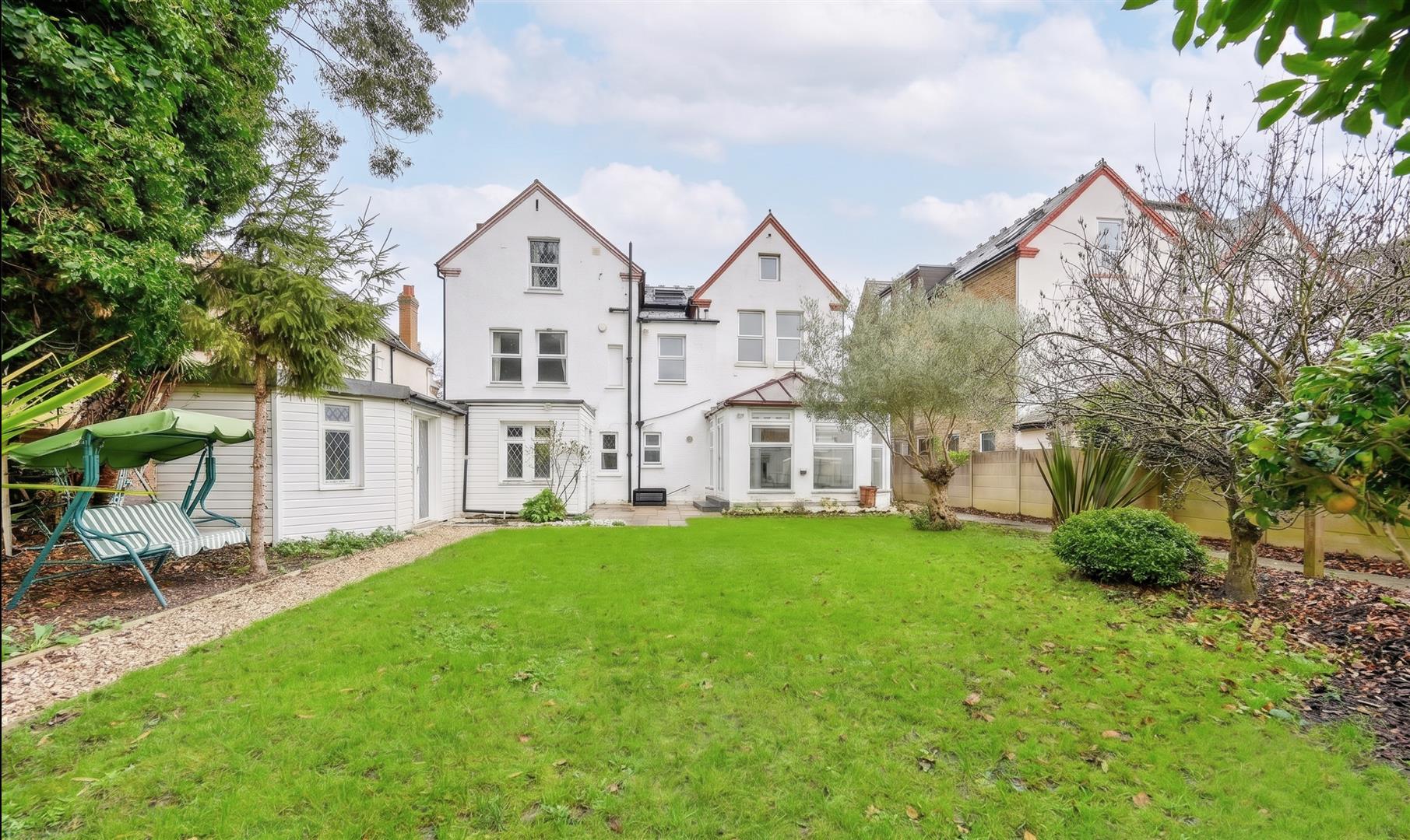 House Leopold Road in Greater London
