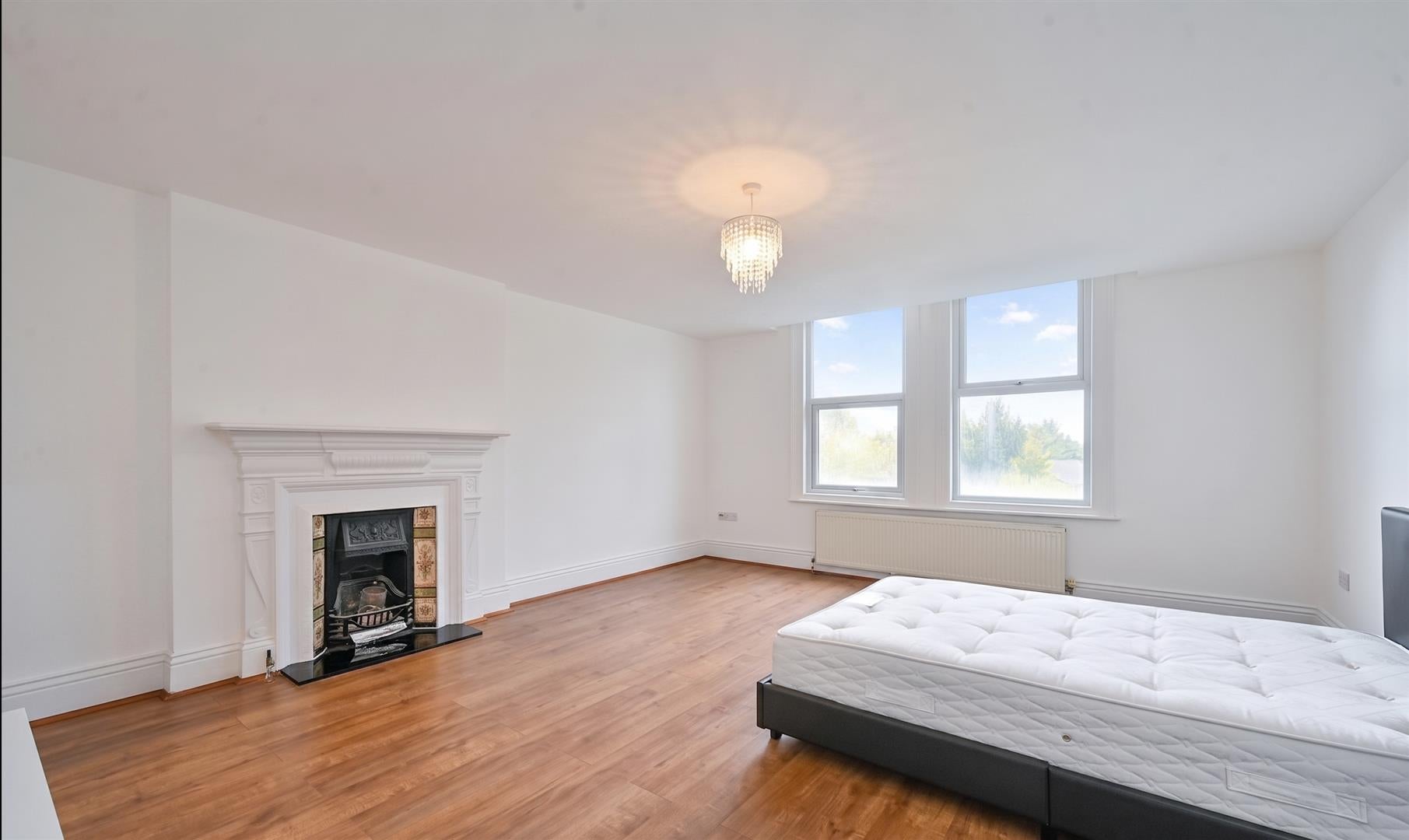 House Leopold Road in Greater London