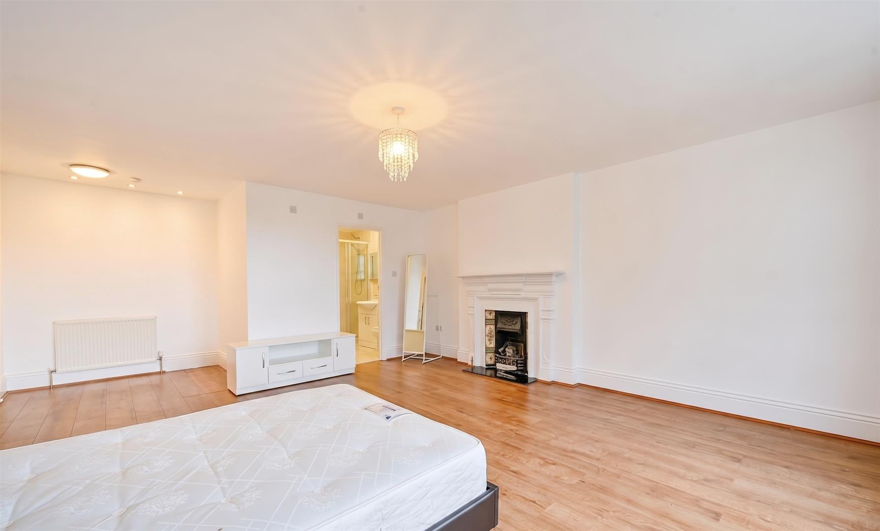House Leopold Road in Greater London