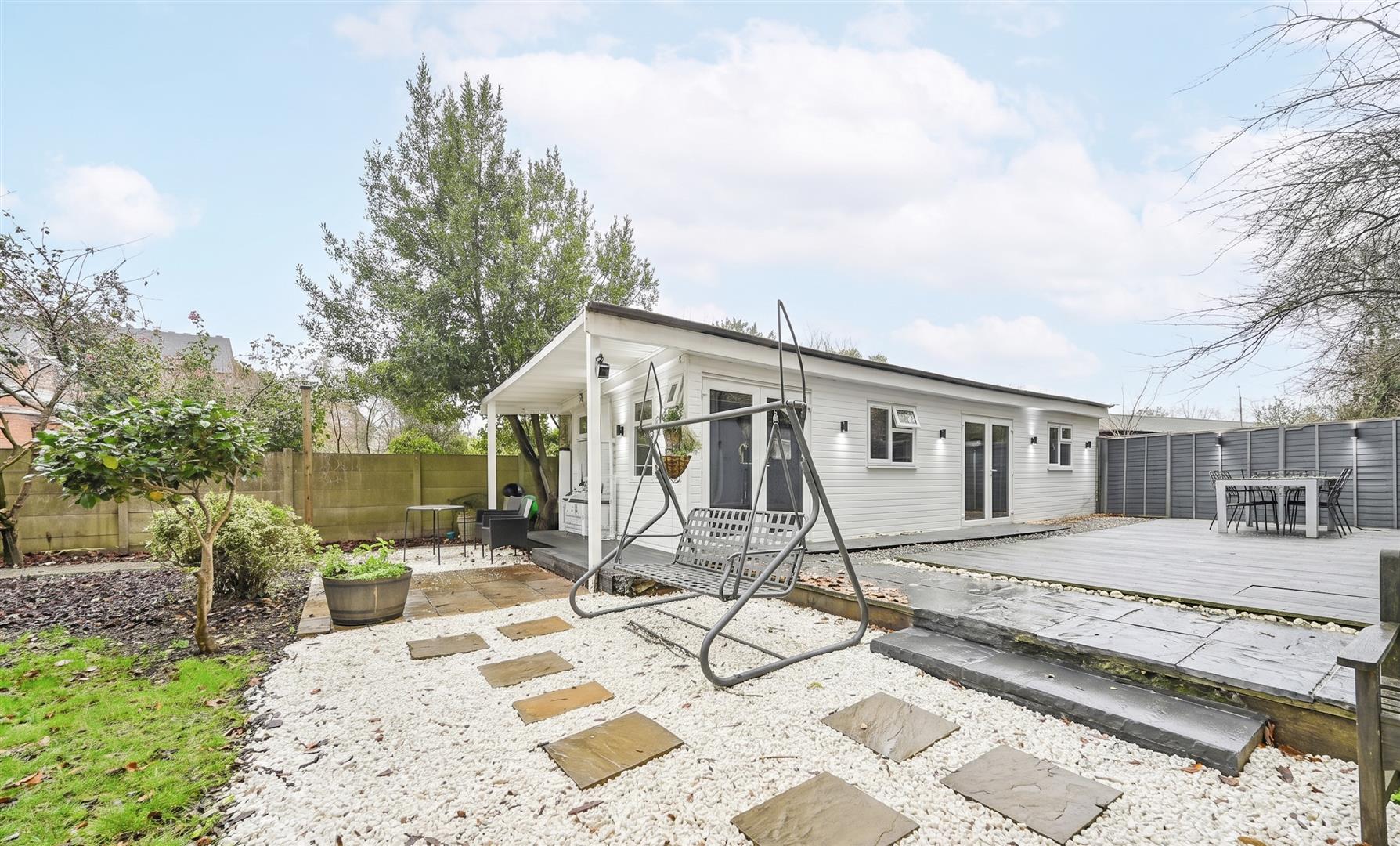 House Leopold Road in Greater London