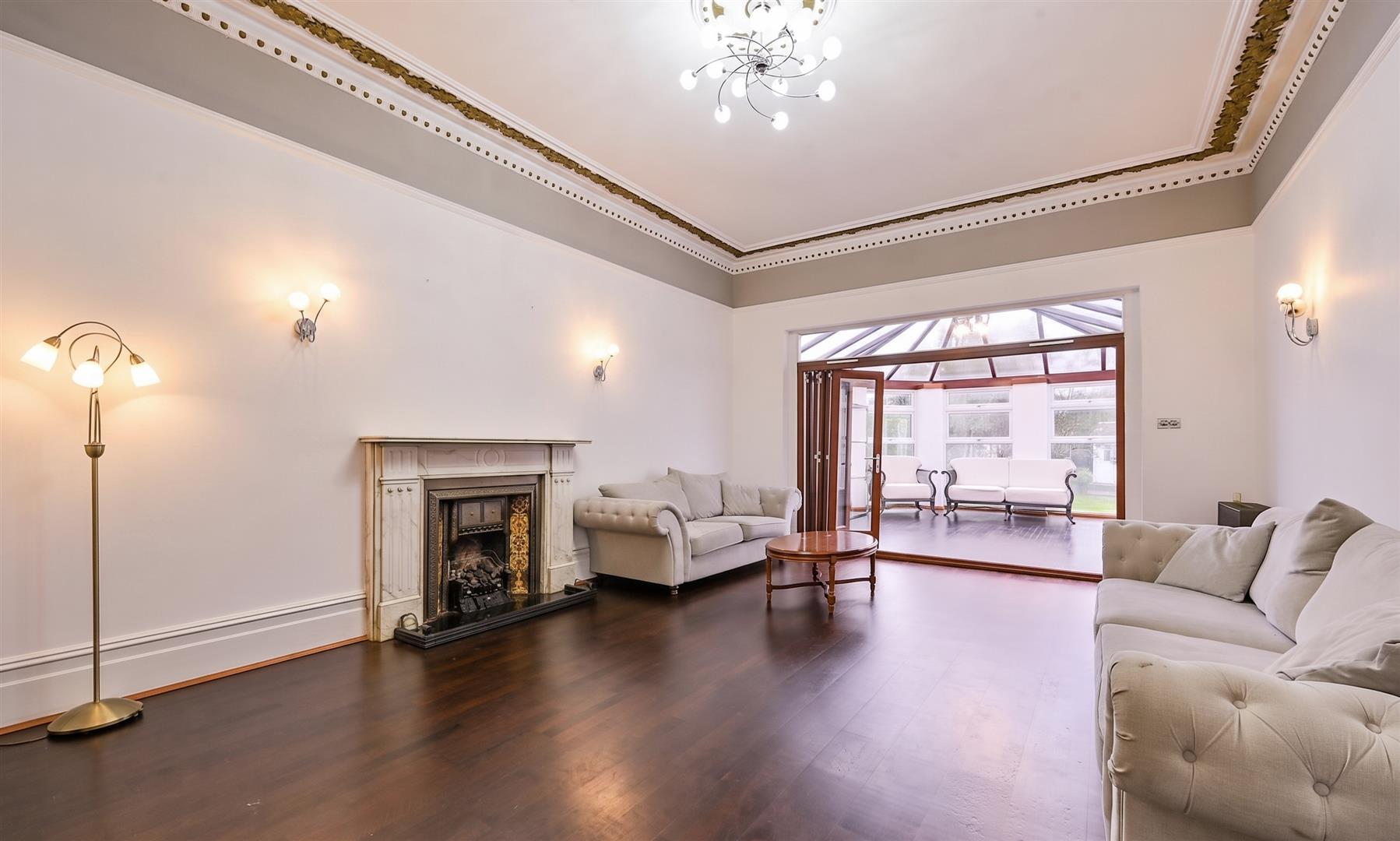 House Leopold Road in Greater London