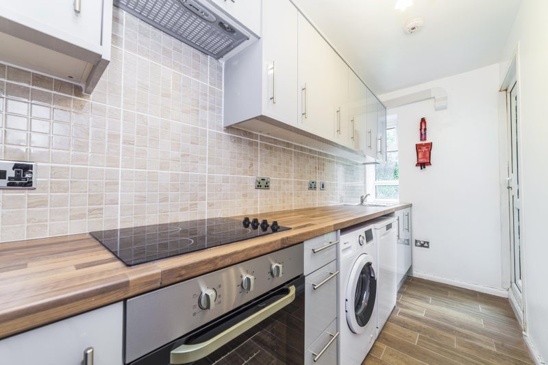 Room Horne Way in Greater London