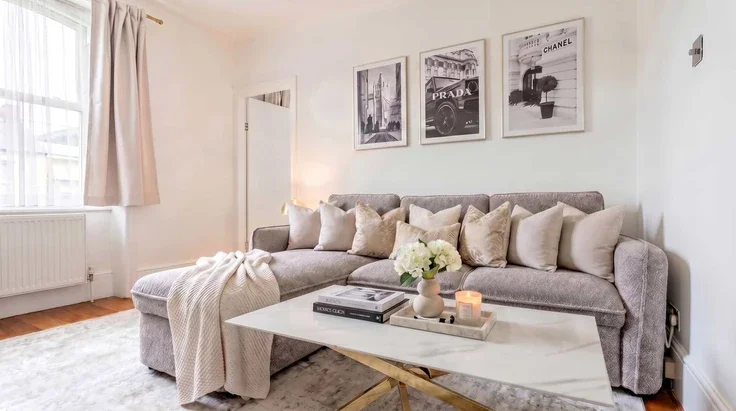 Flat Holland Park Road in Greater London