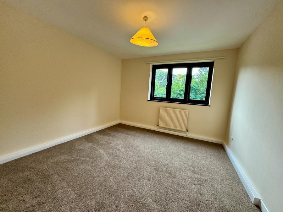 Flat Grove Road in Greater London
