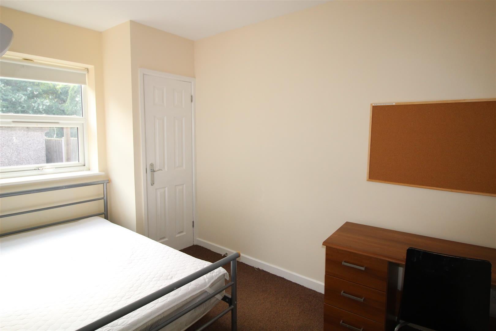Room Beeston Road in Nottingham