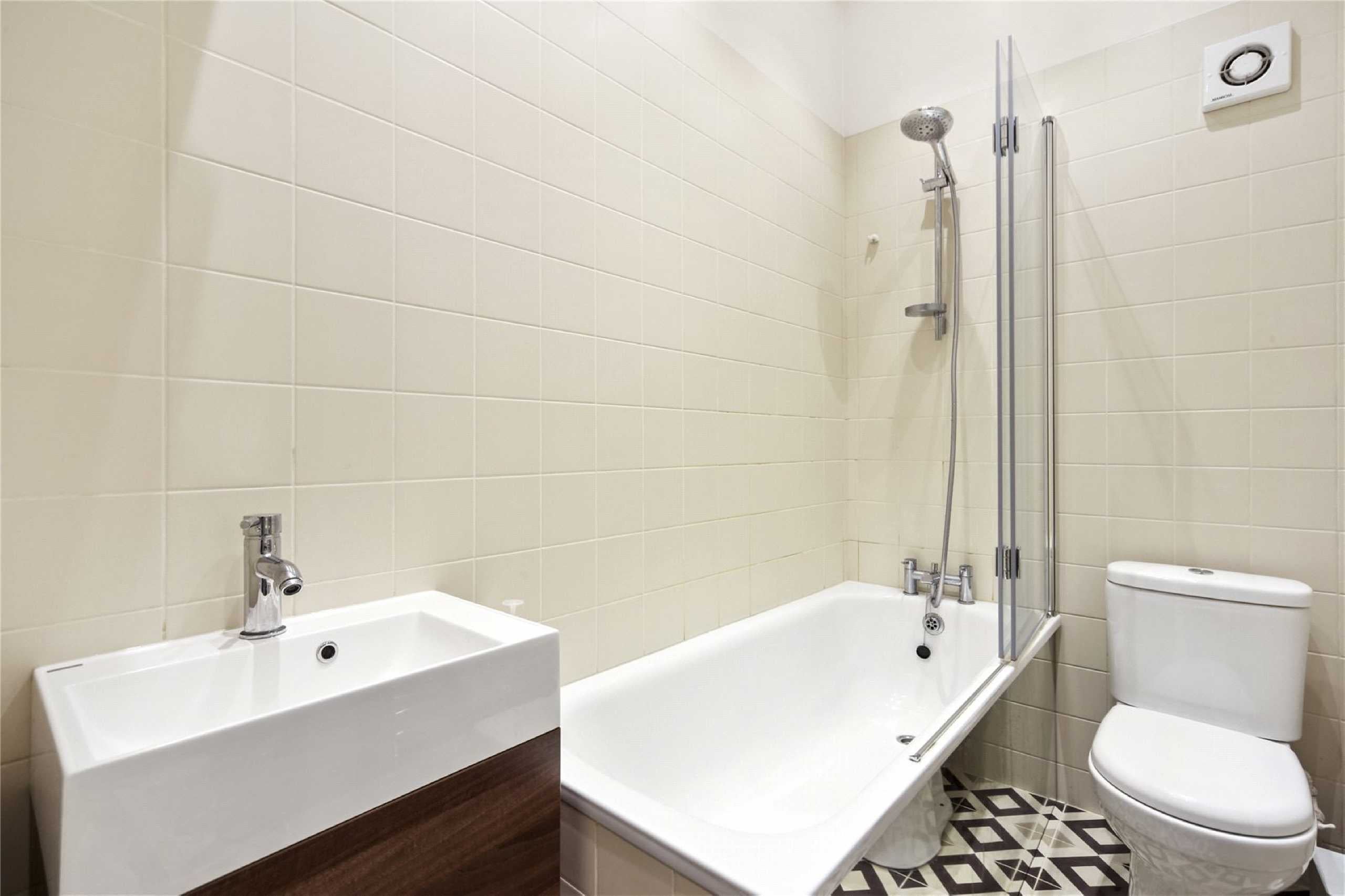 Flat Cambridge Gardens in Greater London