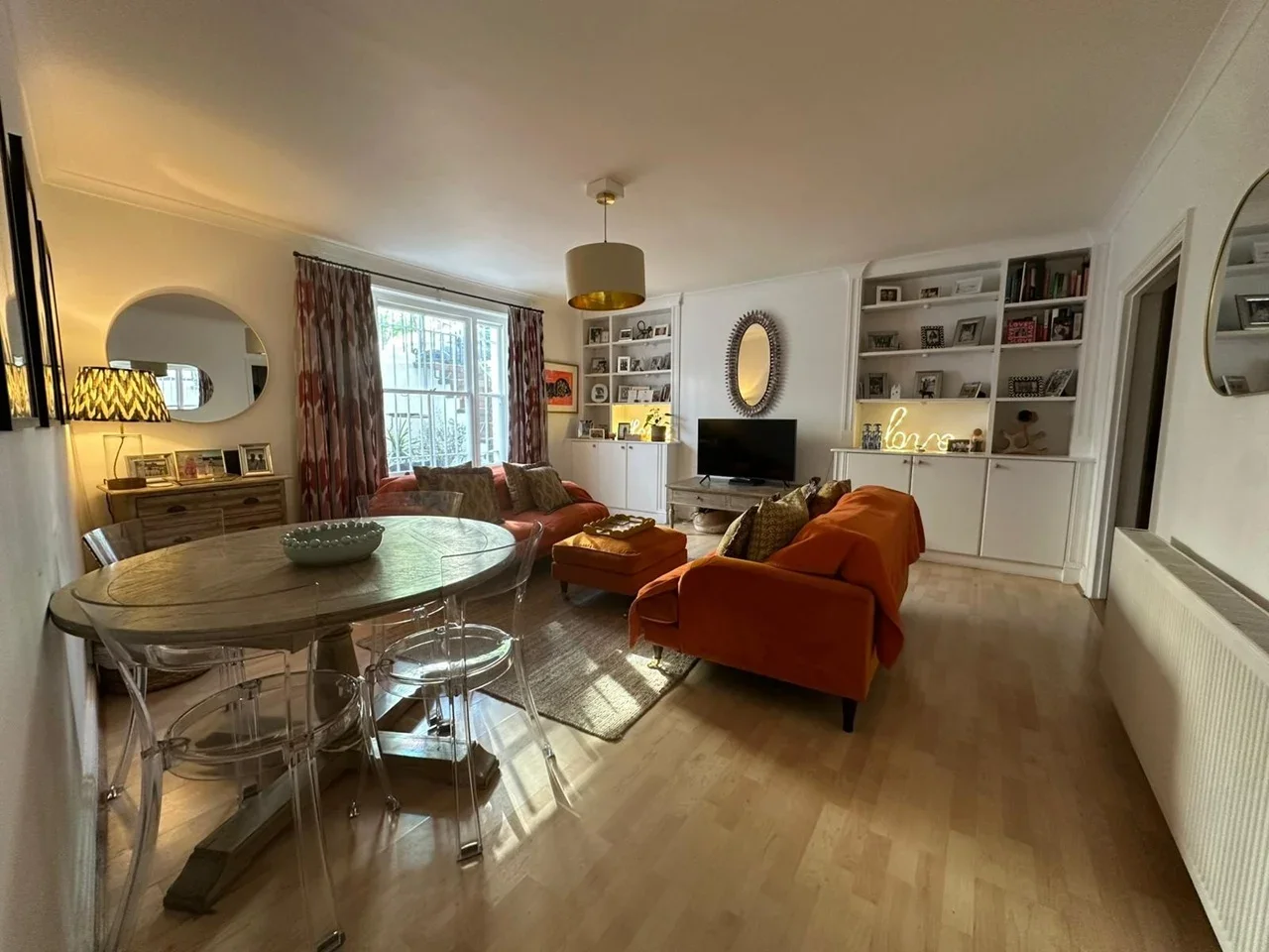 Flat Eardley Crescent in Greater London