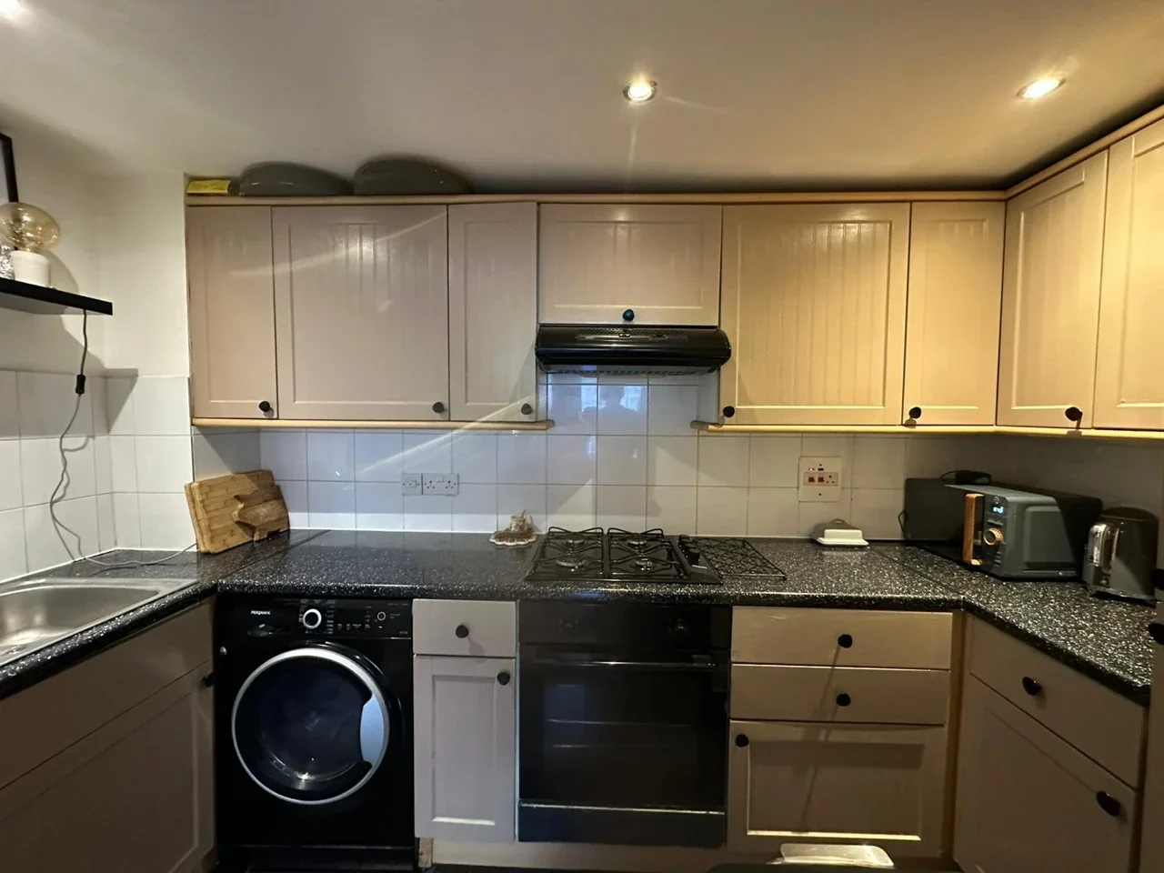 Flat Eardley Crescent in Greater London