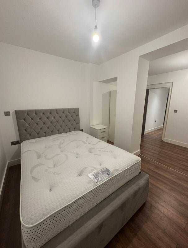 Room Pirbright Road in Greater London