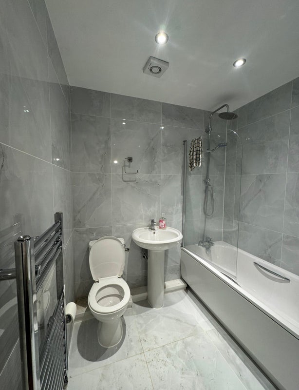 Room Pirbright Road in Greater London