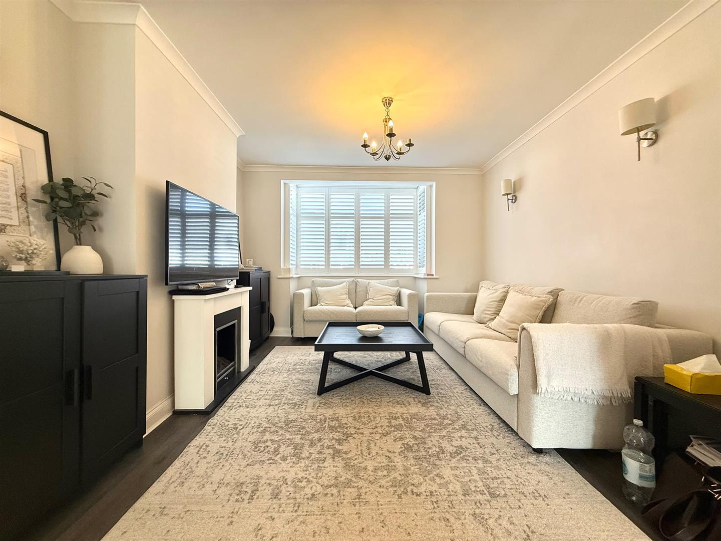 House Denecroft Crescent in Greater London