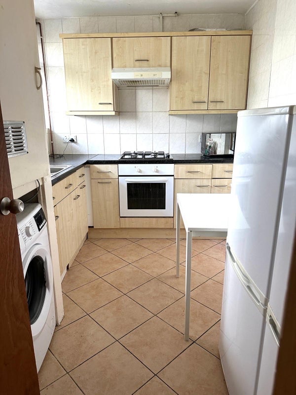 Flat Camberwell Road in Greater London