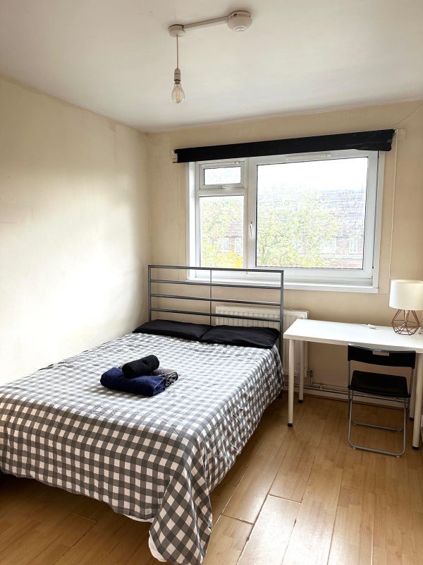 Flat Camberwell Road in Greater London