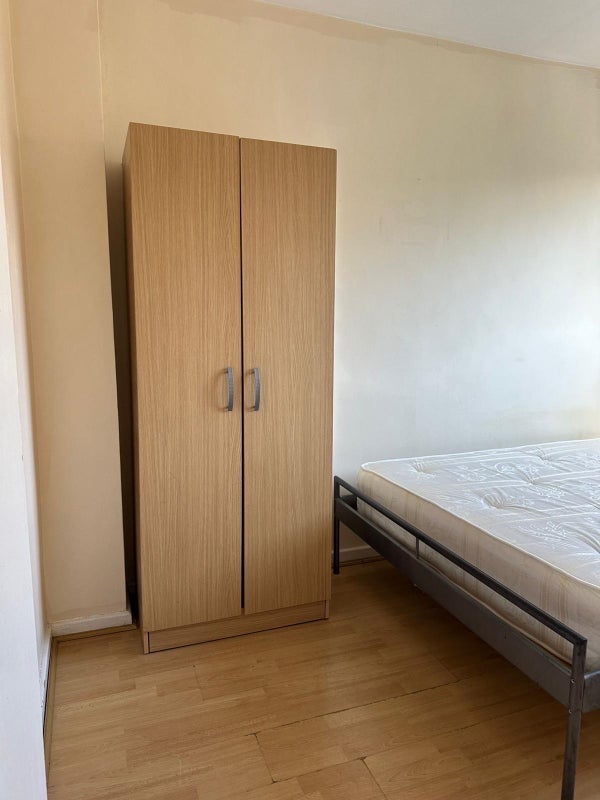 Flat Camberwell Road in Greater London