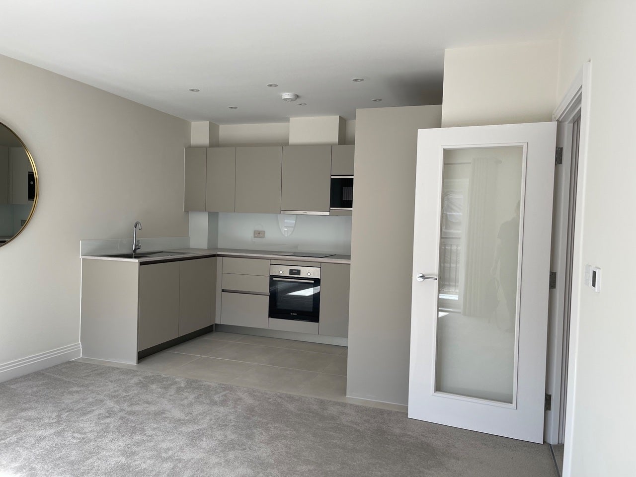 Flat Aspen Road in High Wycombe