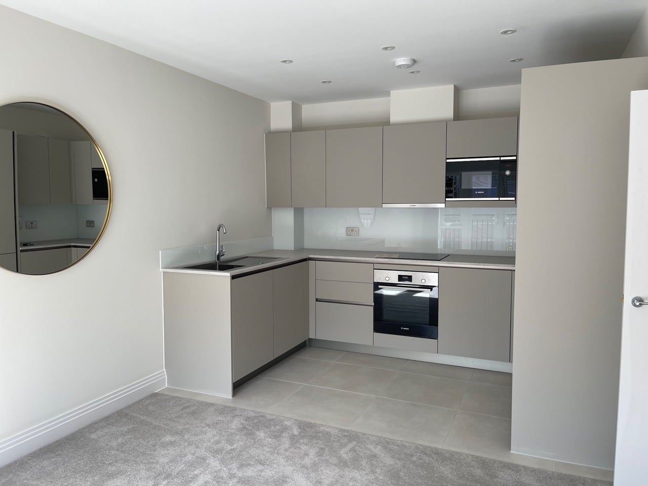 Flat Aspen Road in High Wycombe