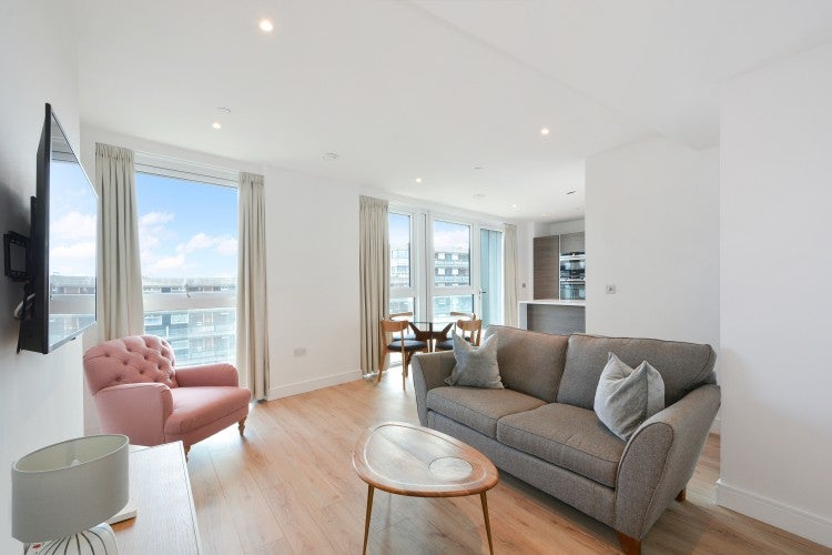 Flat Beadon Road in Greater London