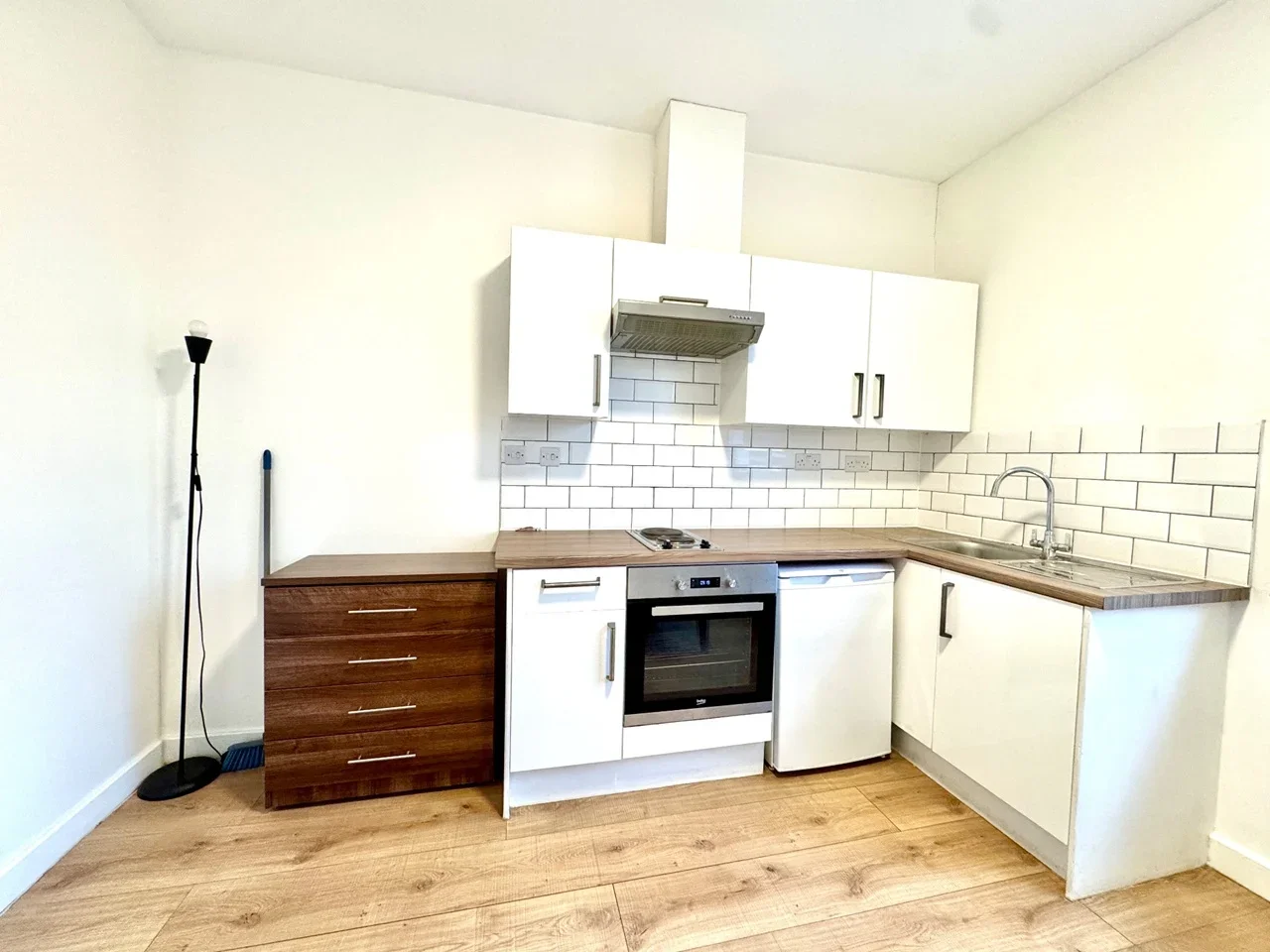 Flat Warwick Road in Greater London