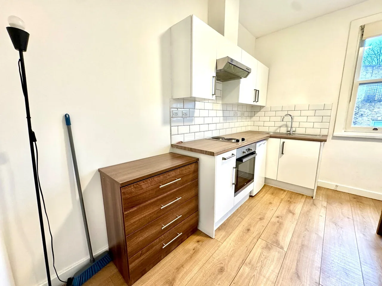 Flat Warwick Road in Greater London