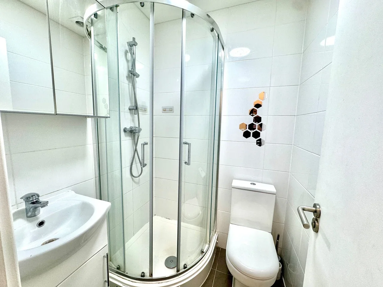 Flat Warwick Road in Greater London