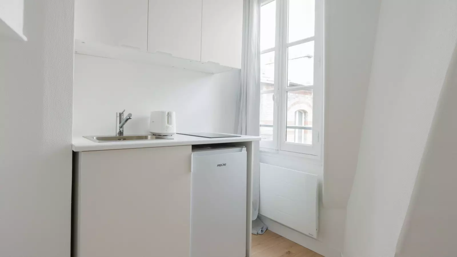Flat Rue Pierre Demours in Paris
