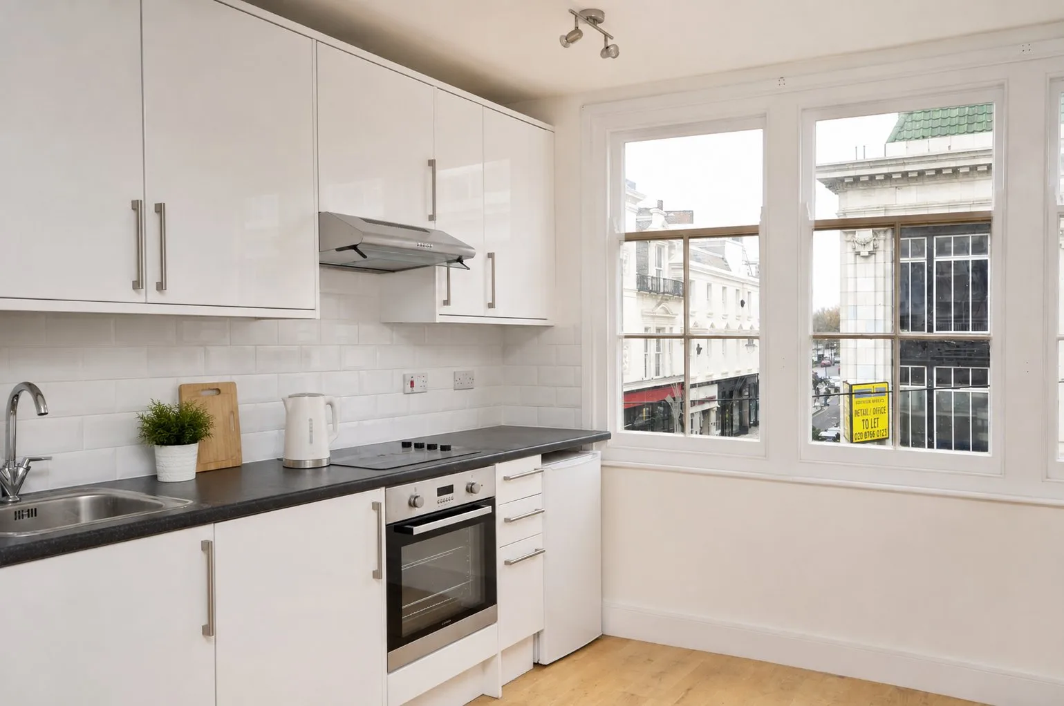 Flat Brixton Road in Greater London