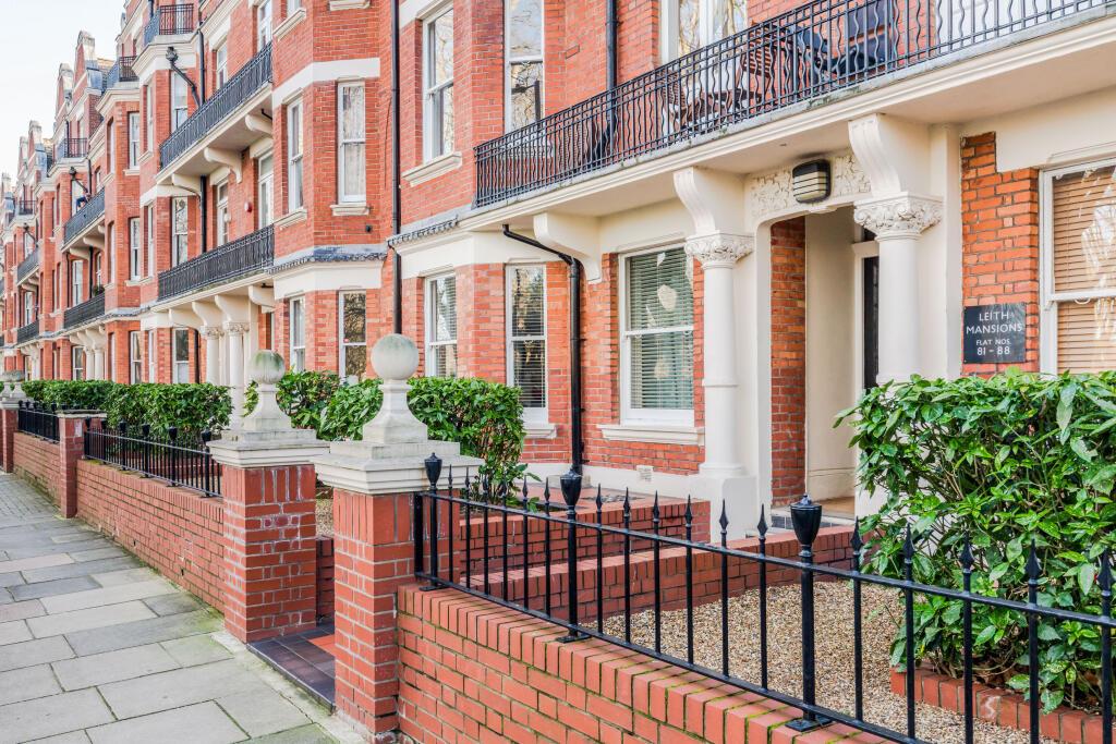 Flat Grantully Road in London