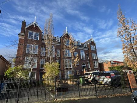 Flat West Albert Road in Liverpool
