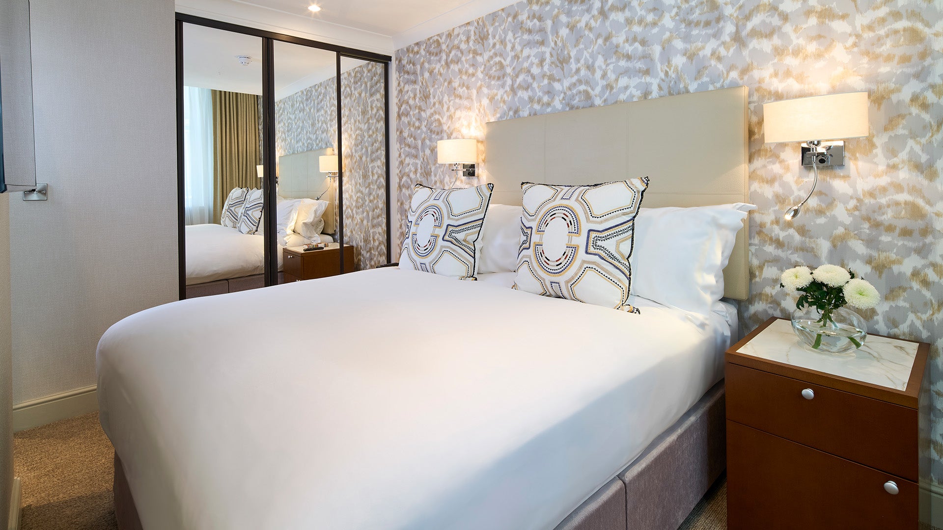 Flat Watling Street in City of London