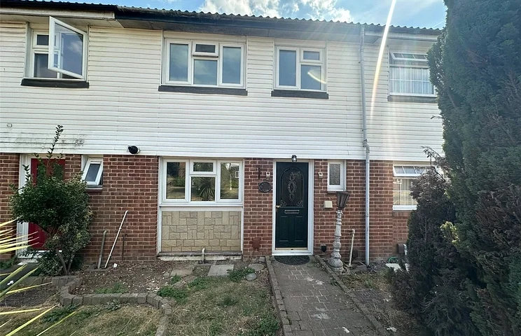 House Goldsworthy Way in Slough
