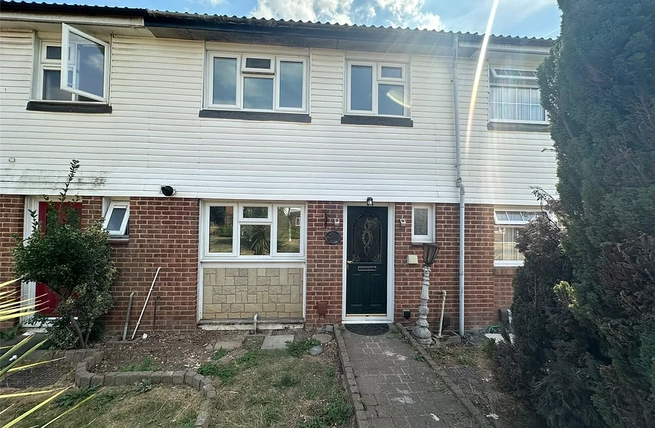 House Goldsworthy Way in Slough