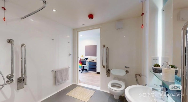 Room Lett Road in Greater London