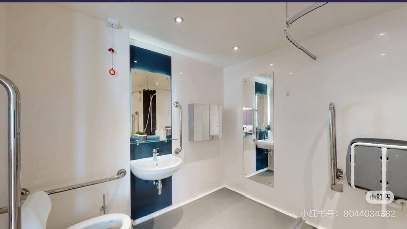 Room Lett Road in Greater London