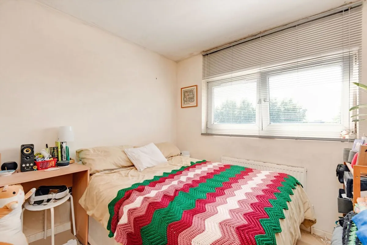 Flat Western Gardens in Greater London
