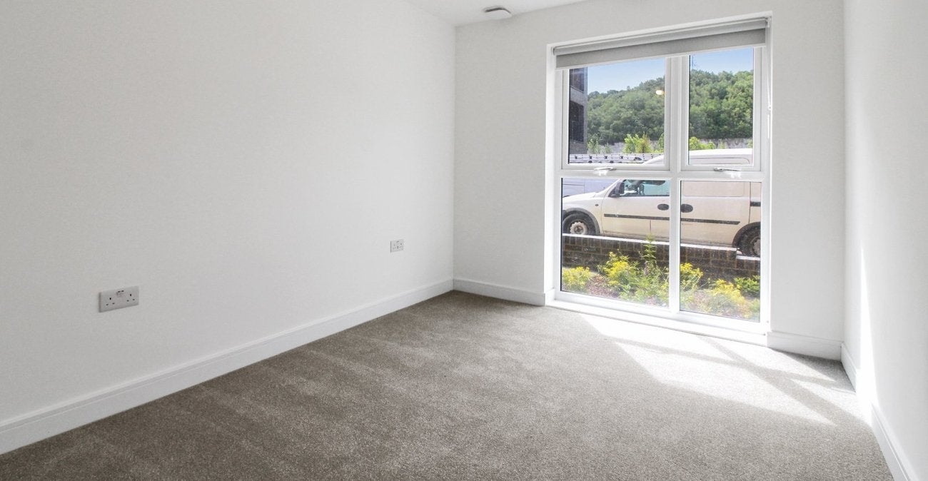 Flat Alkerden Lane in Dartford